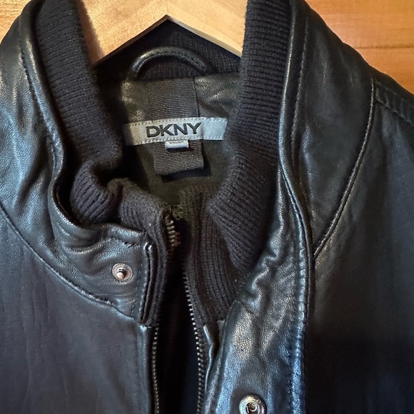 Men’s DKNY Genuine leather motorcycle style jacket. - Picture 3 of 4